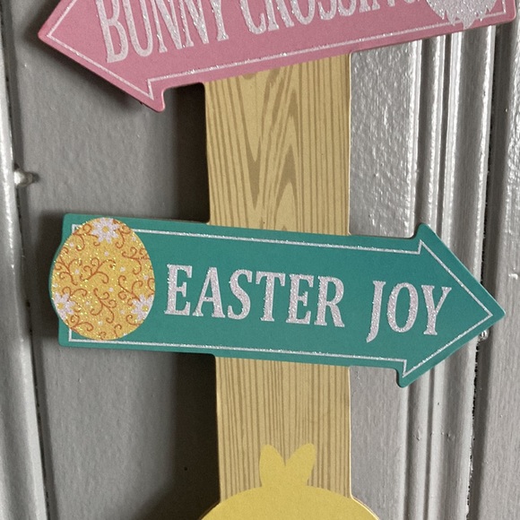 2/$20 NWT Beautiful Wooden Glittered Whimsical Easter Directional 🐥 Decor Sign - Picture 6 of 17